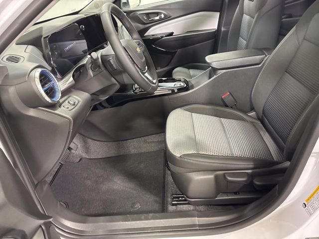 2025 Chevrolet Trax LT photo