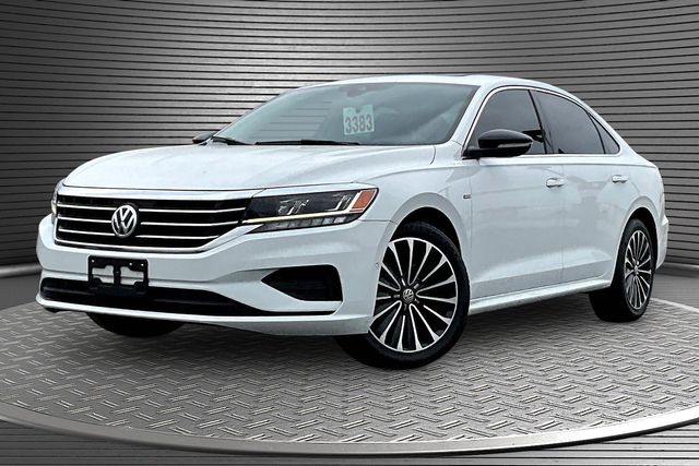 Pure White 2022 Volkswagen Passat Sedan Front-Wheel Drive 6-Speed Automatic