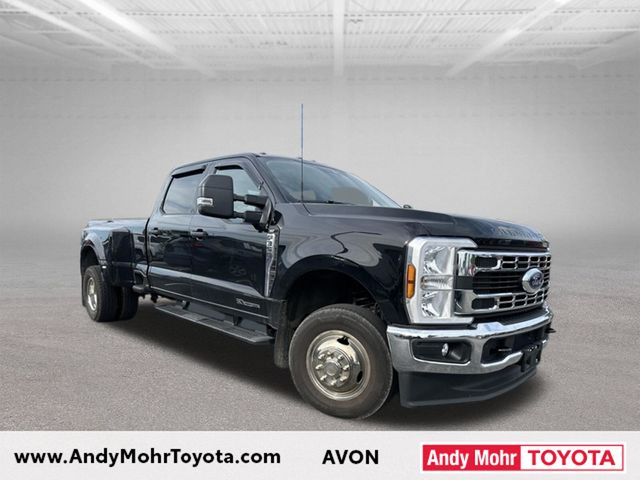 Agate Black Metallic 2025 Ford F-350 Super Duty Pickup Truck Four-Wheel Drive Automatic