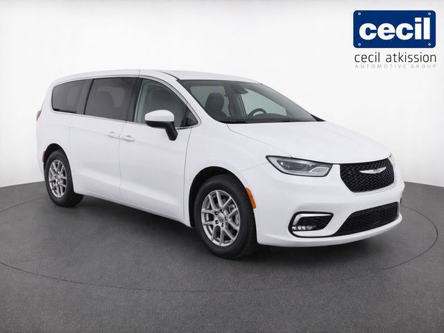 Bright White Clearcoat 2023 Chrysler Pacifica Minivan Front-Wheel Drive 9-Speed Automatic