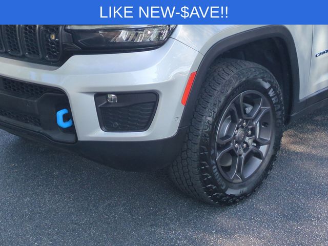 Used 2025 Silver Jeep Trailhawk 4xe image 9