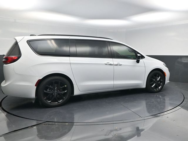 2026 Chrysler Pacifica Select - 5