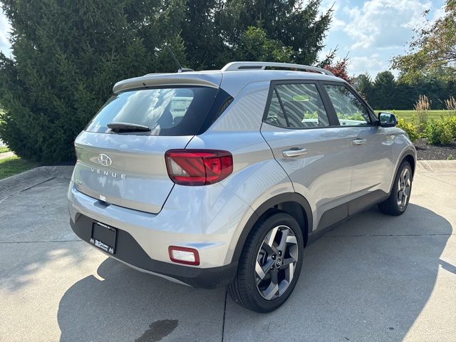 New 2025 Silver Hyundai SEL image 6