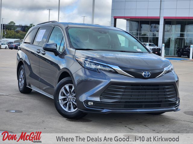 2025 Toyota Sienna XLE 7-Passenger FWD