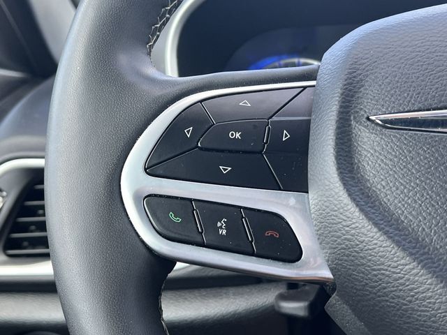 Used 2025 Black Chrysler Select image 26