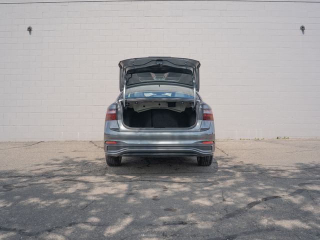 Certified Used 2024  Volkswagen 1.5T SE image 14