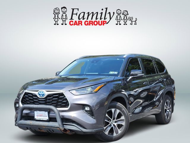 Magnetic Gray Metallic 2023 Toyota Highlander Hybrid XLE AWD SUV / Crossover All-Wheel Drive Continuously Variable Transmission