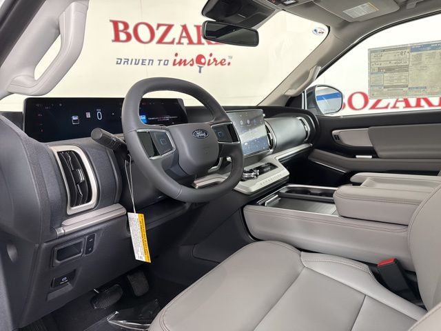 2025 Star White Metallic Tri-Coat Ford Expedition Max RWD SUV