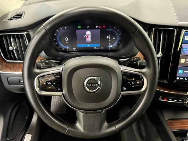 2024 Volvo XC60 B5 Plus Dark Theme 14