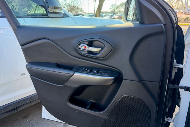 used 2020 Jeep Cherokee car, priced at $18,290