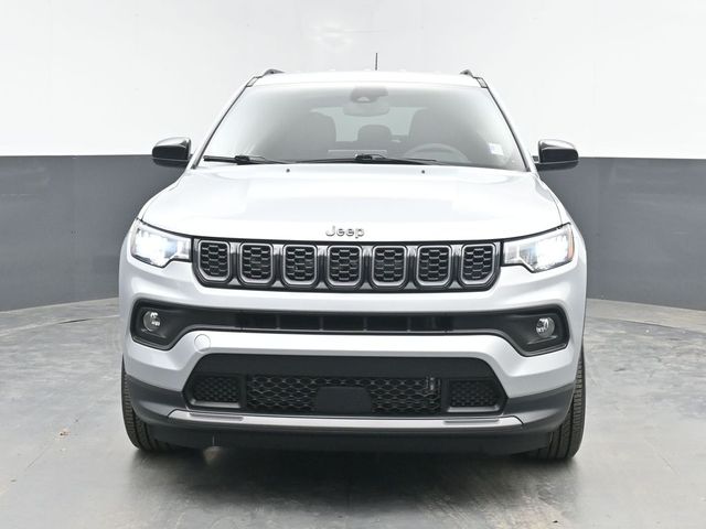 Used 2025 Silver Jeep Latitude image 3