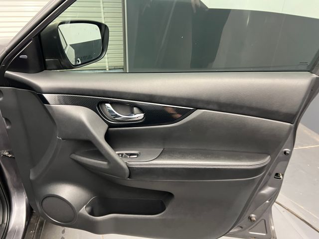 2017 Gun Metallic Nissan Rogue SL FWD SUV
