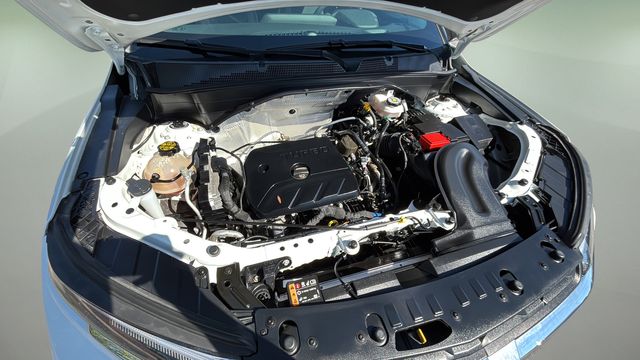 Used 2025 White Chevrolet LT image 32
