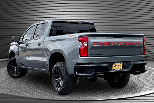View vehicle photo 4