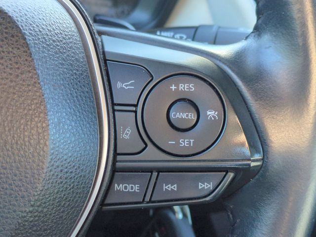 Used 2021 White Toyota SE image 17