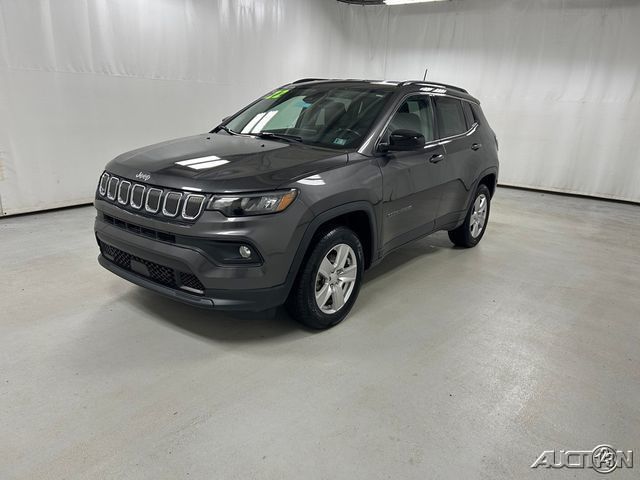 Gray (Granite Crystal Metallic Clearcoat) 2022 Jeep Compass SUV / Crossover Four-Wheel Drive 9-Speed Automatic