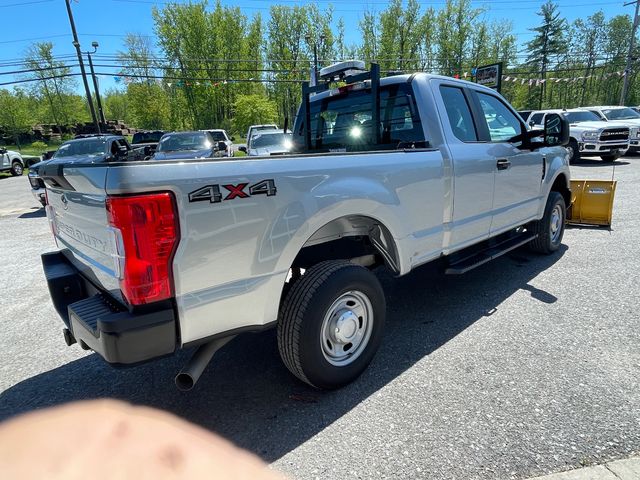 2021 Ford F-250SD XLT - Iconic Silver Metallic exterior view 6