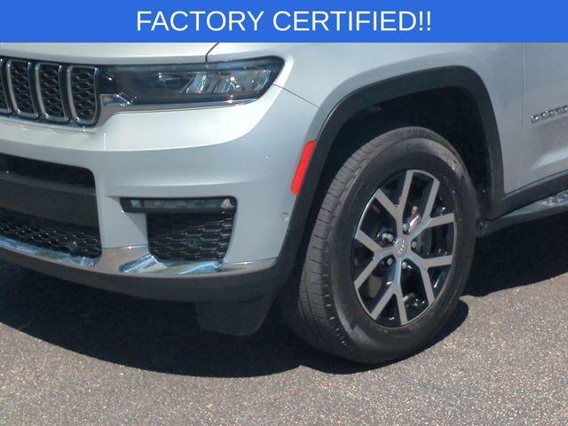 Used 2023 Silver Jeep Limited image 9
