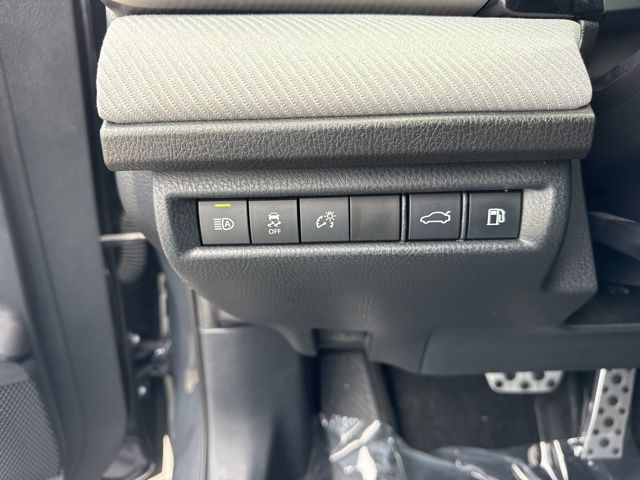 2025 Toyota Camry SE - Photo 27