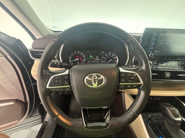 Used 2021 Toyota Highlander SUV