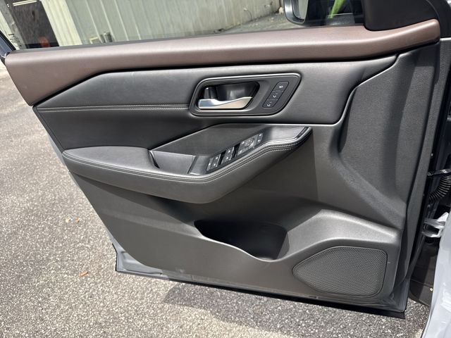 Used 2022 Gray Nissan SL image 26