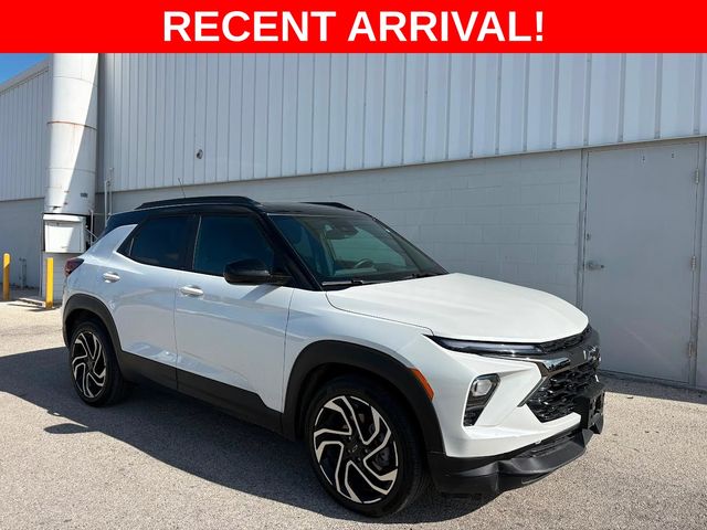 White (Iridescent Pearl Tricoat) 2026 Chevrolet Trailblazer SUV / Crossover Front-Wheel Drive Continuously Variable Transmission