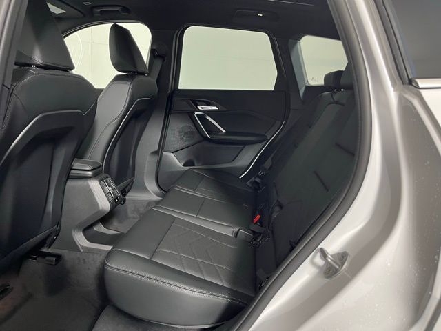 Used 2026 White BMW xDrive28i image 19
