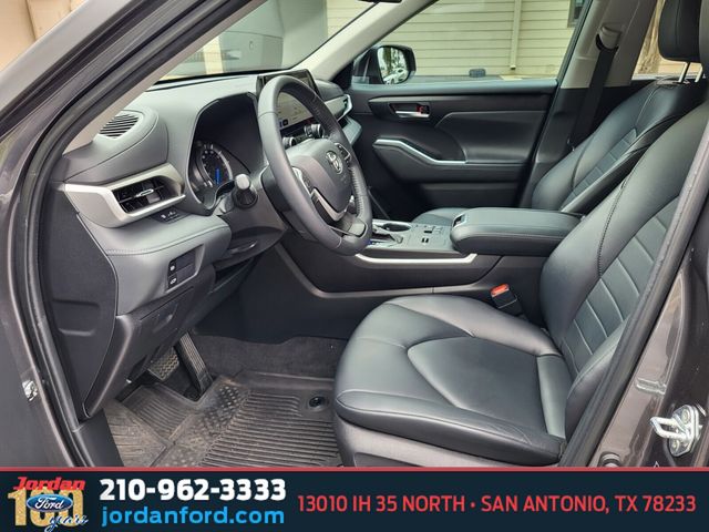 Used Car 2023 Toyota Highlander Hybrid  Xle For Sale Under $40,000 In San Antonio, Texas