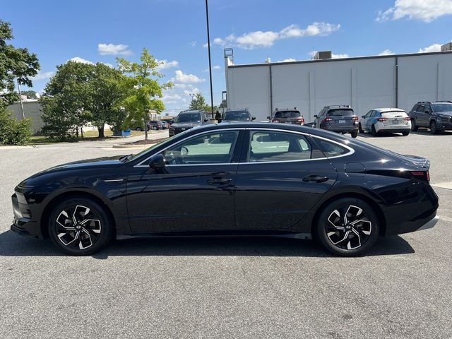 Used 2025 Black Hyundai SEL image 10