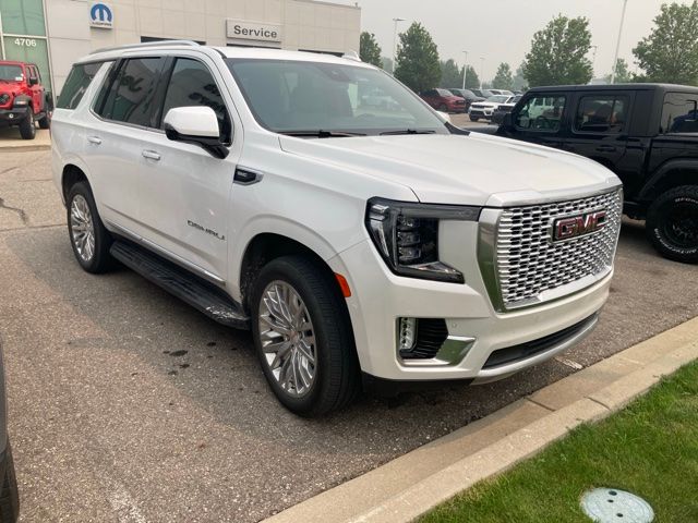 2024 GMC Yukon Denali - White Frost exterior view 4