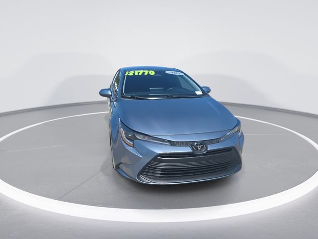 Used 2025  Toyota LE image 3