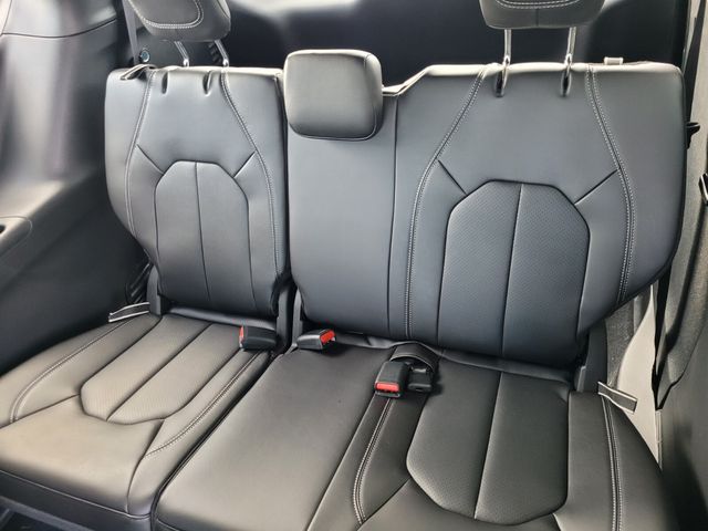 New 2026 Silver Chrysler Select image 6