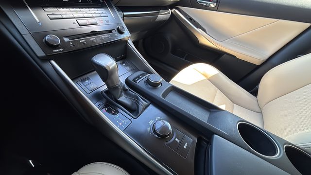 Used 2014  Lexus 250 image 14