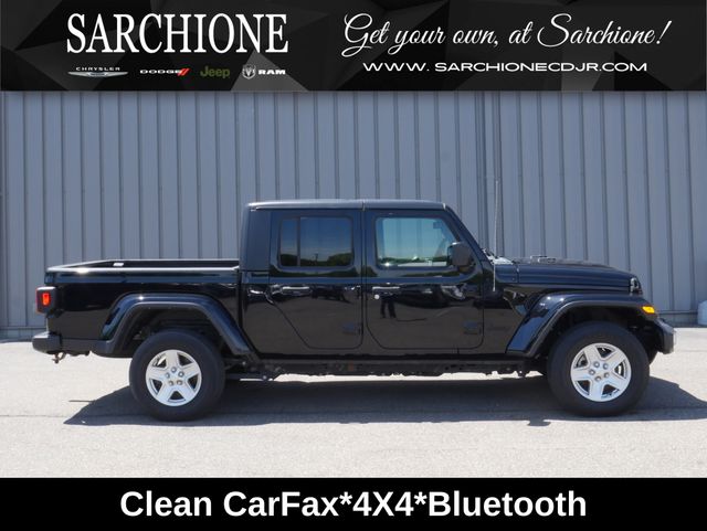 Black Clearcoat 2022 Jeep Gladiator Pickup Truck Four-Wheel Drive 8-Speed Automatic