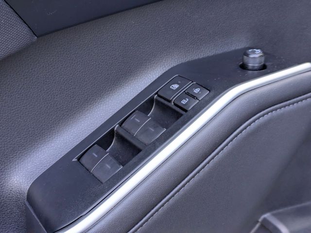 2025 Toyota Highlander LE - 10