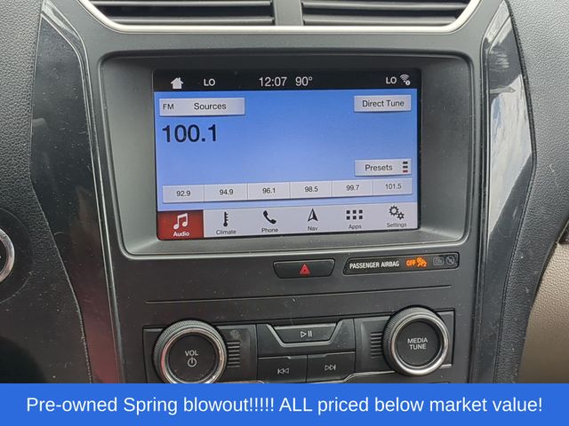 Used 2019 White Platinum Clearcoat Metallic Ford XLT image 30