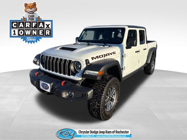 Bright White Clearcoat 2024 Jeep Gladiator Mojave Crew Cab 4WD Pickup Truck Four-Wheel Drive 8-Speed Automatic