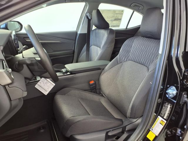 2025 Toyota Camry LE photo