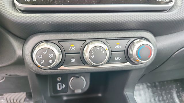 2025 Nissan Kicks Play