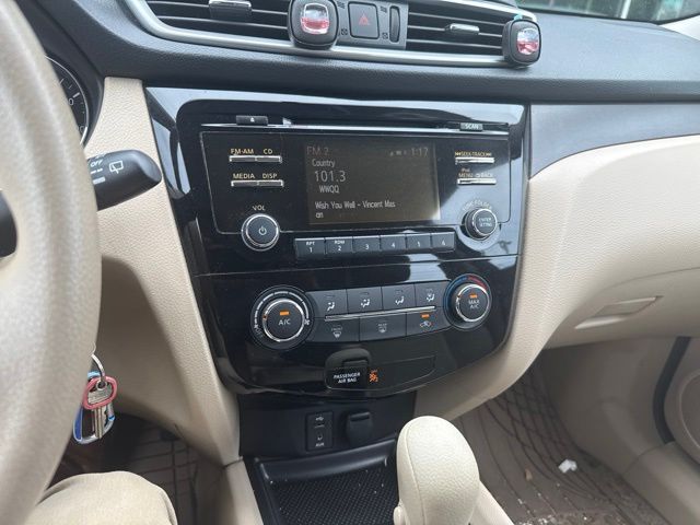 Used 2014 Gray Nissan S image 3
