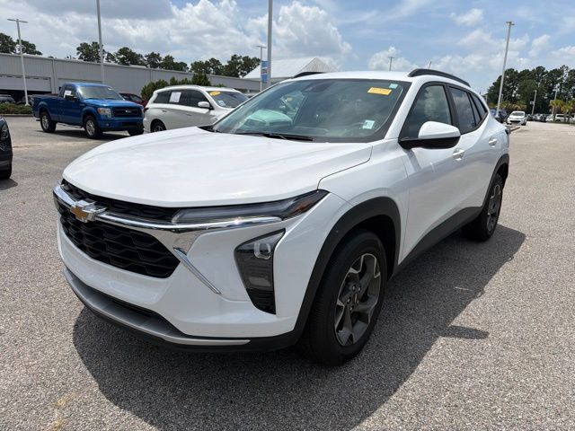 Used 2025 Chevrolet Trax SUV