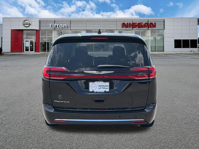 Used 2024 Chrysler Pacifica Van