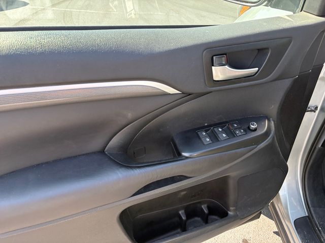 2019 Toyota Highlander SE - Celestial Silver Metallic exterior view 11