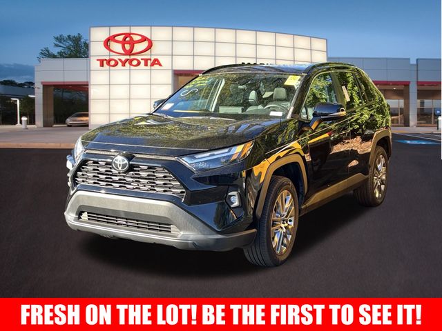 2022 Toyota RAV4 XLE Premium 3