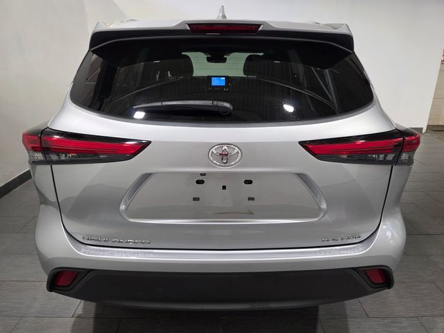 Used 2023 Silver Toyota XLE image 4