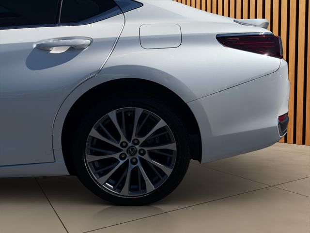 2021 LEXUS ES 250 AWD • PREMIUM PACKAGE • CLEAN CARFAX NAVIGATION • APPLE CARPLAY • HEATED & COOLED SEATS • BLIND SPOT MONITOR • PREMIUM PACKAGE Thumbnail