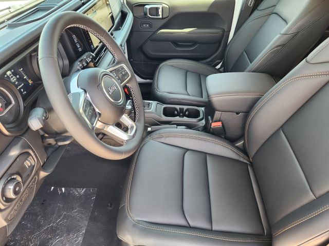 2025 Jeep Wrangler Sahara photo