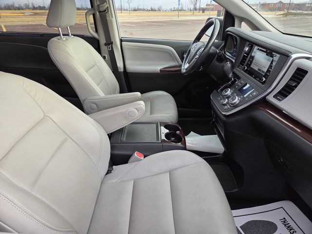 2019 Toyota Sienna XLE Auto Access Seat