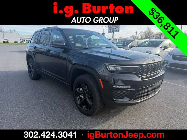 Diamond Black Crystal Pearlcoat 2025 Jeep Grand Cherokee Limited 4WD SUV / Crossover Four-Wheel Drive 8-Speed Automatic