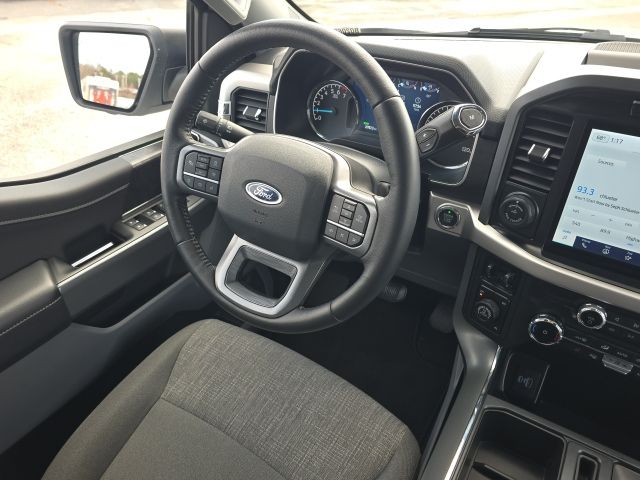 2022 Ford F-150 XLT:B02060